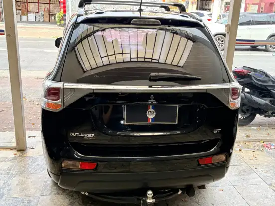 MITSUBISHI-OUTLANDER-3.0 GT 4X4 V6 24V GASOLINA 4P AUTOMÁTICO MITSUBISHI-OUTLANDER-2014
