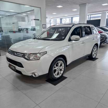 MITSUBISHI-OUTLANDER-3.0 GT 4X4 V6 24V GASOLINA 4P AUTOMÁTICO MITSUBISHI-OUTLANDER-2014