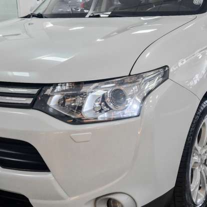 MITSUBISHI-OUTLANDER-2014