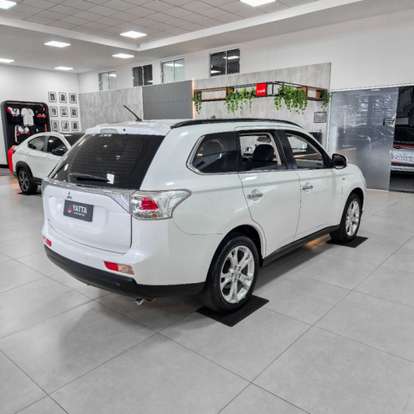 MITSUBISHI-OUTLANDER-3.0 GT 4X4 V6 24V GASOLINA 4P AUTOMÁTICO MITSUBISHI-OUTLANDER-2014