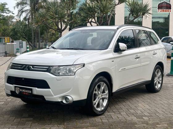 MITSUBISHI OUTLANDER 3.0 GT 4X4 V6 24V GASOLINA 4P AUTOMÁTICO