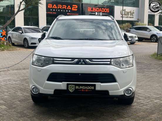 MITSUBISHI-OUTLANDER-3.0 GT 4X4 V6 24V GASOLINA 4P AUTOMÁTICO MITSUBISHI-OUTLANDER-2013