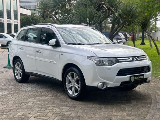 MITSUBISHI-OUTLANDER-3.0 GT 4X4 V6 24V GASOLINA 4P AUTOMÁTICO MITSUBISHI-OUTLANDER-2013