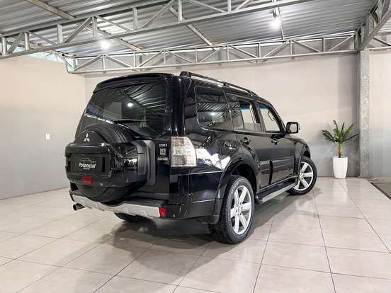 MITSUBISHI-PAJERO FULL-3.2 HPE 4X4 16V TURBO INTERCOOLER DIESEL 4P AUTOMÁTICO MITSUBISHI-PAJERO FULL-2013