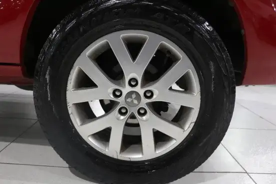 MITSUBISHI-PAJERO TR4-2.0 4X4 16V 140CV FLEX 4P AUTOMÁTICO MITSUBISHI-PAJERO TR4-2011