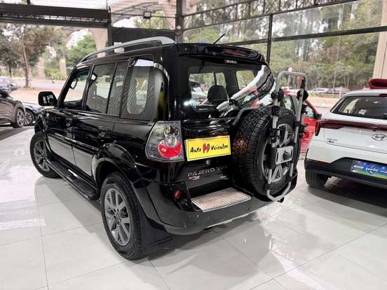 MITSUBISHI-PAJERO TR4-2.0 4X2 16V 140CV FLEX 4P AUTOMÁTICO MITSUBISHI-PAJERO TR4-2013
