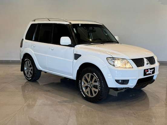 MITSUBISHI-PAJERO TR4-2.0 4X2 16V 140CV FLEX 4P AUTOMÁTICO MITSUBISHI-PAJERO TR4-2013
