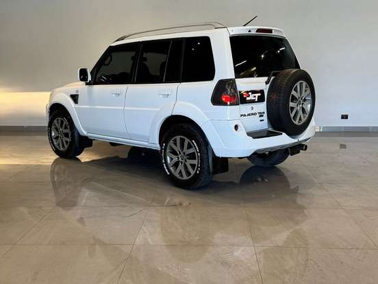 MITSUBISHI-PAJERO TR4-2.0 4X2 16V 140CV FLEX 4P AUTOMÁTICO MITSUBISHI-PAJERO TR4-2013