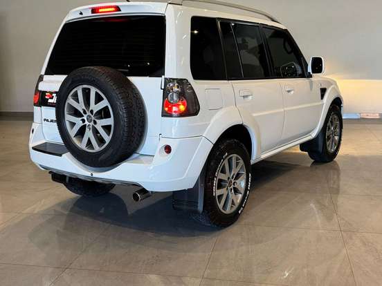 MITSUBISHI-PAJERO TR4-2.0 4X2 16V 140CV FLEX 4P AUTOMÁTICO MITSUBISHI-PAJERO TR4-2013