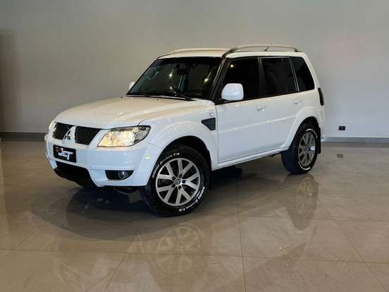 MITSUBISHI-PAJERO TR4-2.0 4X2 16V 140CV FLEX 4P AUTOMÁTICO MITSUBISHI-PAJERO TR4-2013