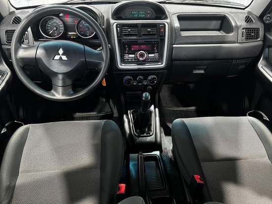 MITSUBISHI-PAJERO TR4-2.0 4X2 16V 140CV FLEX 4P MANUAL MITSUBISHI-PAJERO TR4-2013