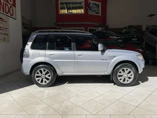 MITSUBISHI-PAJERO TR4-2.0 4X4 16V 140CV FLEX 4P AUTOMÁTICO MITSUBISHI-PAJERO TR4-2013
