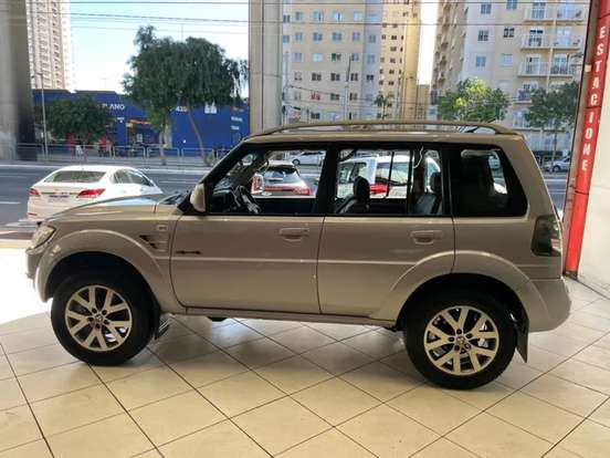 MITSUBISHI-PAJERO TR4-2.0 4X4 16V 140CV FLEX 4P AUTOMÁTICO MITSUBISHI-PAJERO TR4-2013
