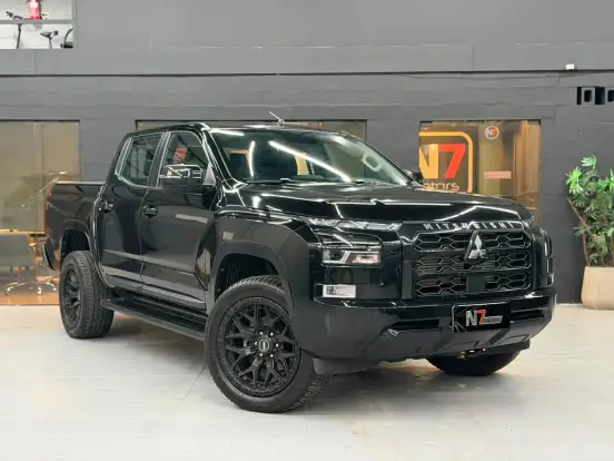 MITSUBISHI-TRITON-2.4 BITURBO DIESEL CD HPE 4X4 AUTOMÁTICO MITSUBISHI-TRITON-2025