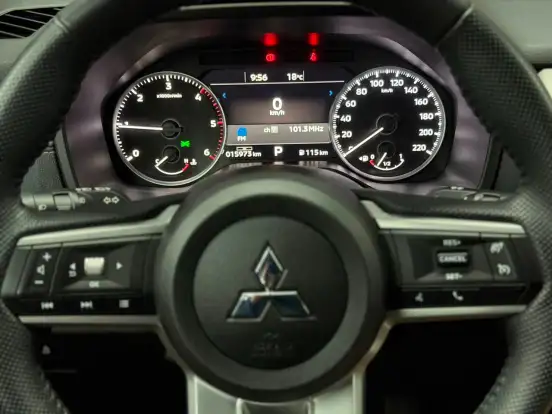 MITSUBISHI-TRITON-2.4 BITURBO DIESEL CD HPE 4X4 AUTOMÁTICO MITSUBISHI-TRITON-2025