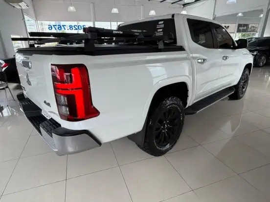 MITSUBISHI-TRITON-2025