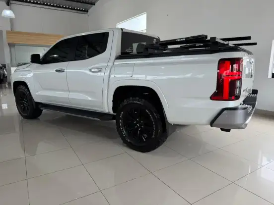 MITSUBISHI-TRITON-2025