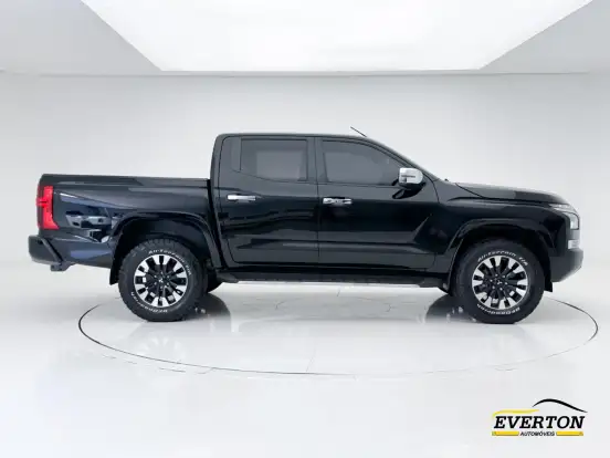 MITSUBISHI-TRITON-2025