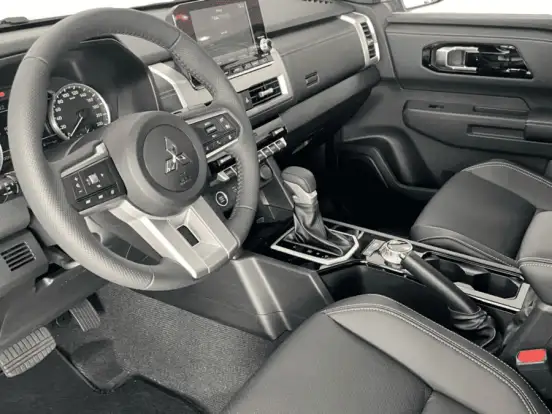 MITSUBISHI-TRITON-2026