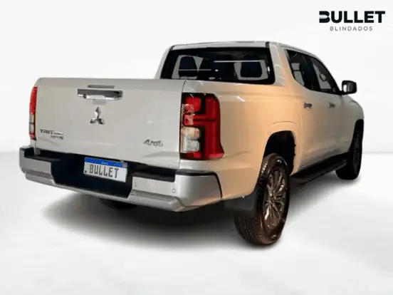 MITSUBISHI-TRITON-2026