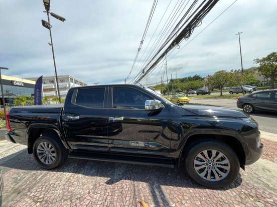 MITSUBISHI-TRITON-2025