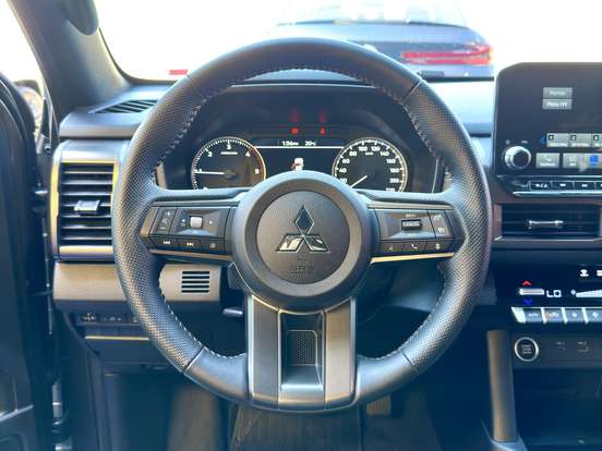 MITSUBISHI-TRITON-2025