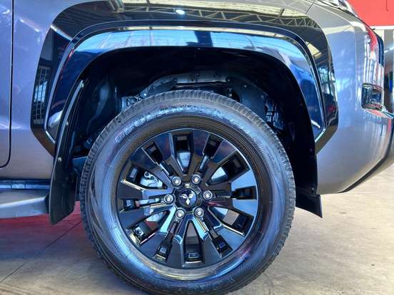 MITSUBISHI-TRITON-2025