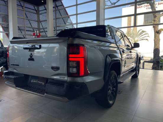 MITSUBISHI-TRITON-2025