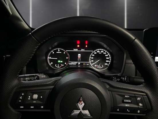 MITSUBISHI-TRITON-2025
