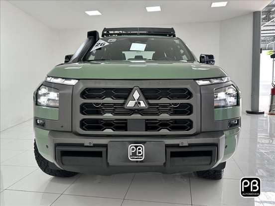 MITSUBISHI-TRITON-2.4 BITURBO DIESEL CD SAVANA 4X4 AUTOMÁTICO MITSUBISHI-TRITON-2025