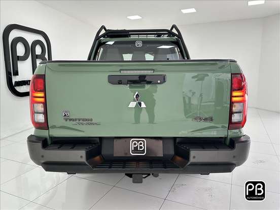 MITSUBISHI-TRITON-2.4 BITURBO DIESEL CD SAVANA 4X4 AUTOMÁTICO MITSUBISHI-TRITON-2025