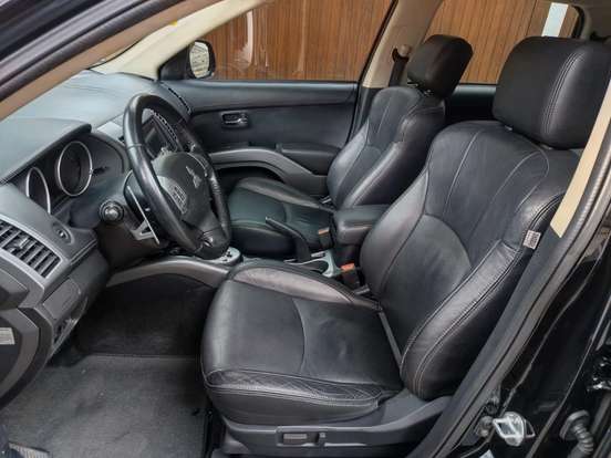 MITSUBISHI-OUTLANDER-2013