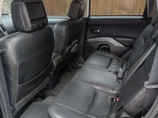 MITSUBISHI-OUTLANDER-3.0 GT 4X4 V6 24V GASOLINA 4P AUTOMÁTICO MITSUBISHI-OUTLANDER-2013