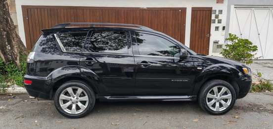 MITSUBISHI-OUTLANDER-2013