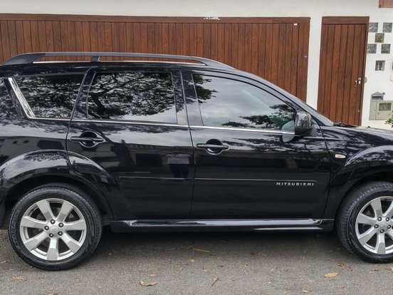 MITSUBISHI-OUTLANDER-3.0 GT 4X4 V6 24V GASOLINA 4P AUTOMÁTICO MITSUBISHI-OUTLANDER-2013