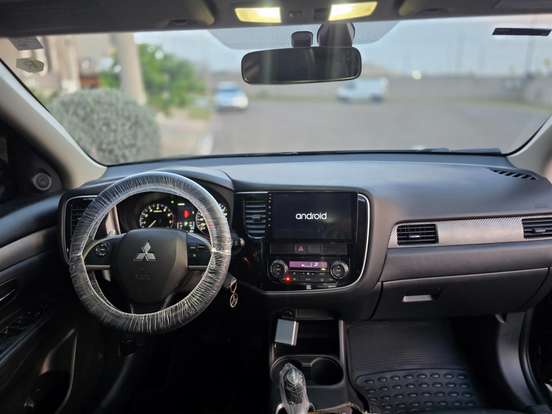 MITSUBISHI-OUTLANDER-2013