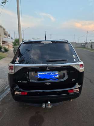 MITSUBISHI-OUTLANDER-2013