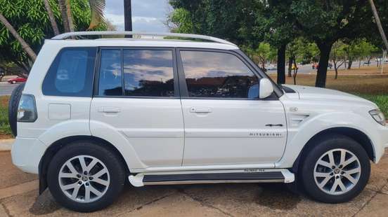 MITSUBISHI-PAJERO TR4-2.0 4X4 16V 140CV FLEX 4P AUTOMÁTICO MITSUBISHI-PAJERO TR4-2013