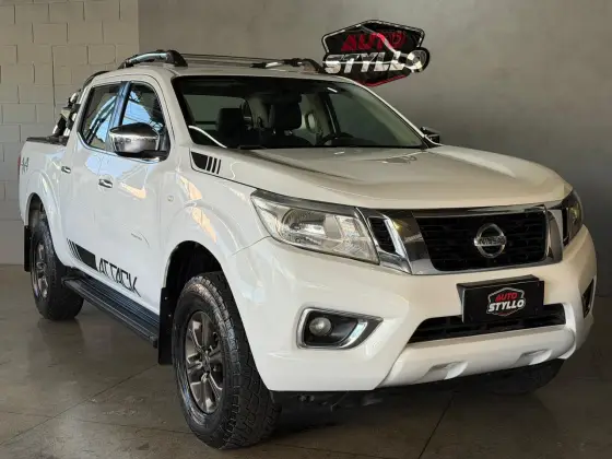 NISSAN FRONTIER 2.3 16V TURBO DIESEL SE CD 4X4 AUTOMÁTICO NISSAN FRONTIER 2.3 16V TURBO DIESEL SE CD 4X4 AUTOMÁTICO