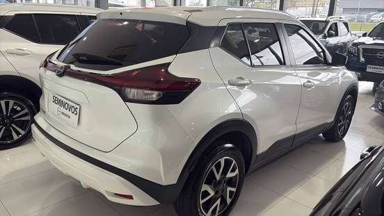 NISSAN-KICKS-2023