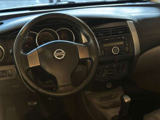 NISSAN-LIVINA-2010