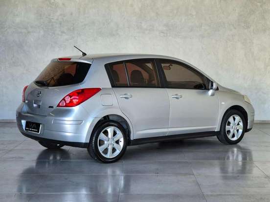 NISSAN-TIIDA-2012