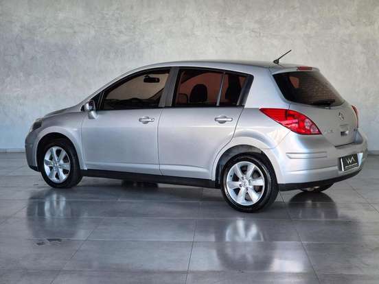 NISSAN-TIIDA-2012