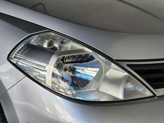 NISSAN-TIIDA-2012