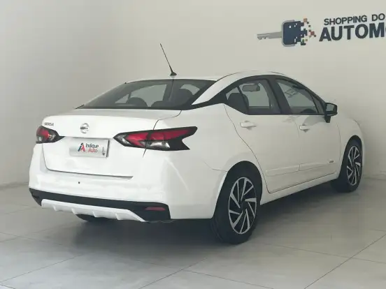 NISSAN-VERSA-2020