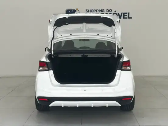 NISSAN-VERSA-2020