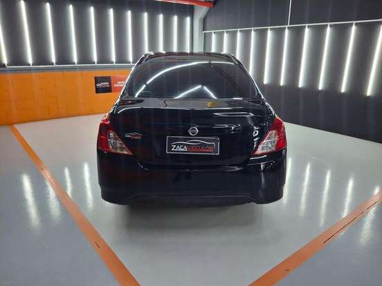 NISSAN-VERSA-2017