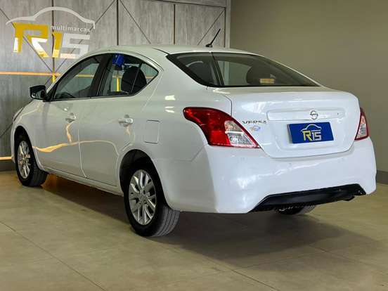 NISSAN-VERSA-2016