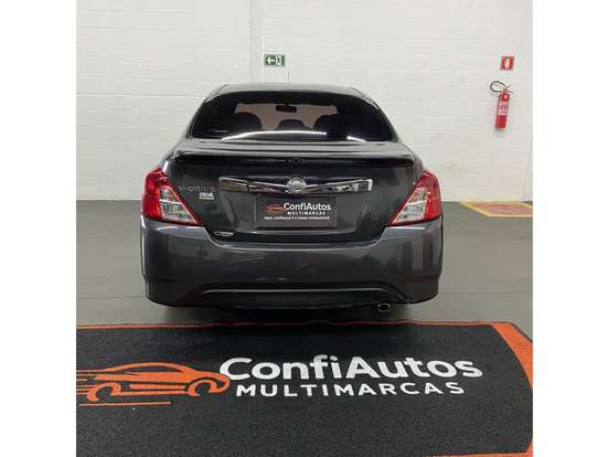 NISSAN-VERSA-2021