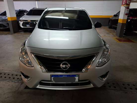 NISSAN-VERSA-2020